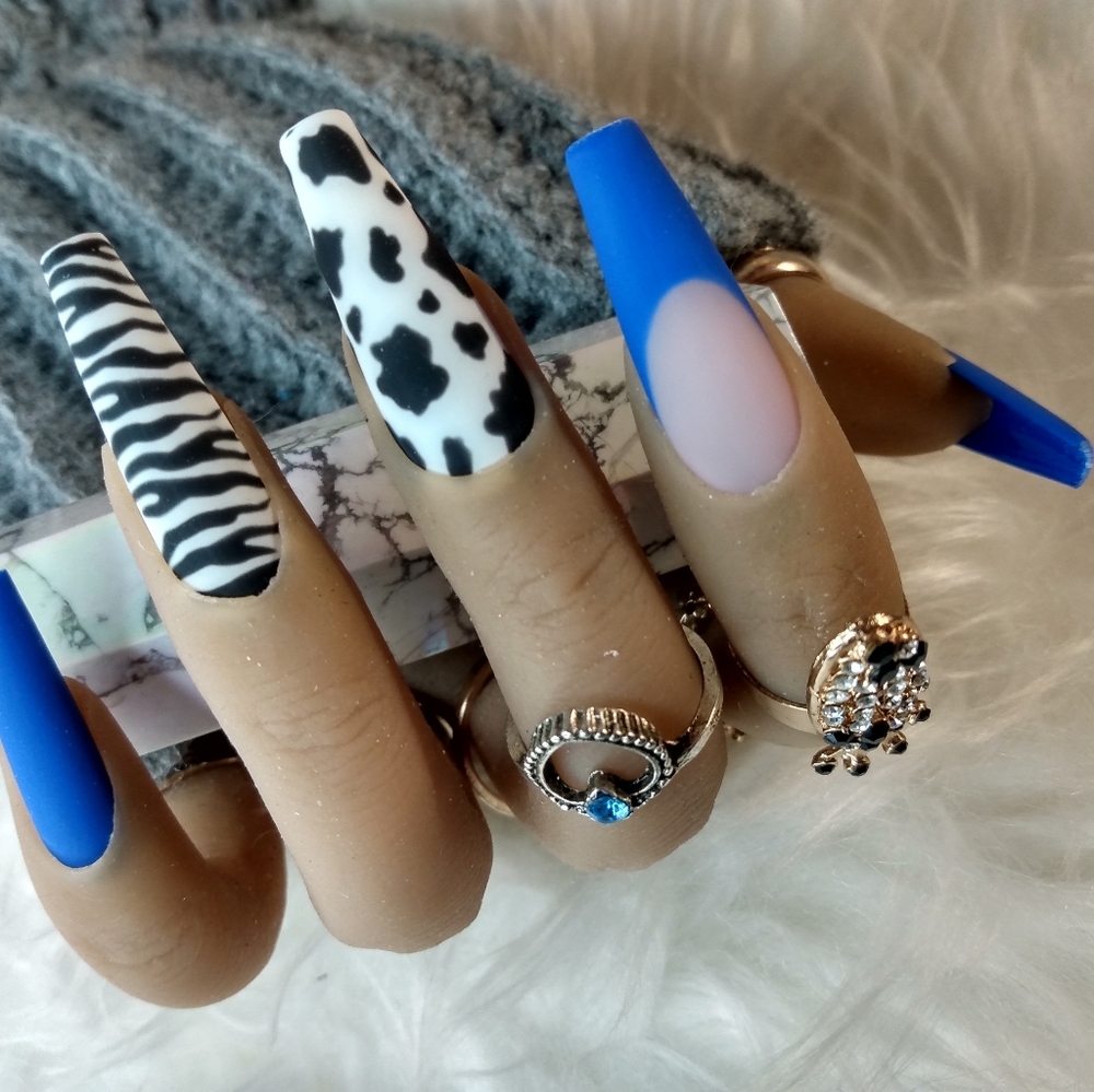 Press on nails (long coffin)